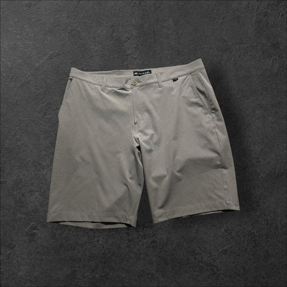 travis mathew golf shorts men’s size 38 khaki performance
